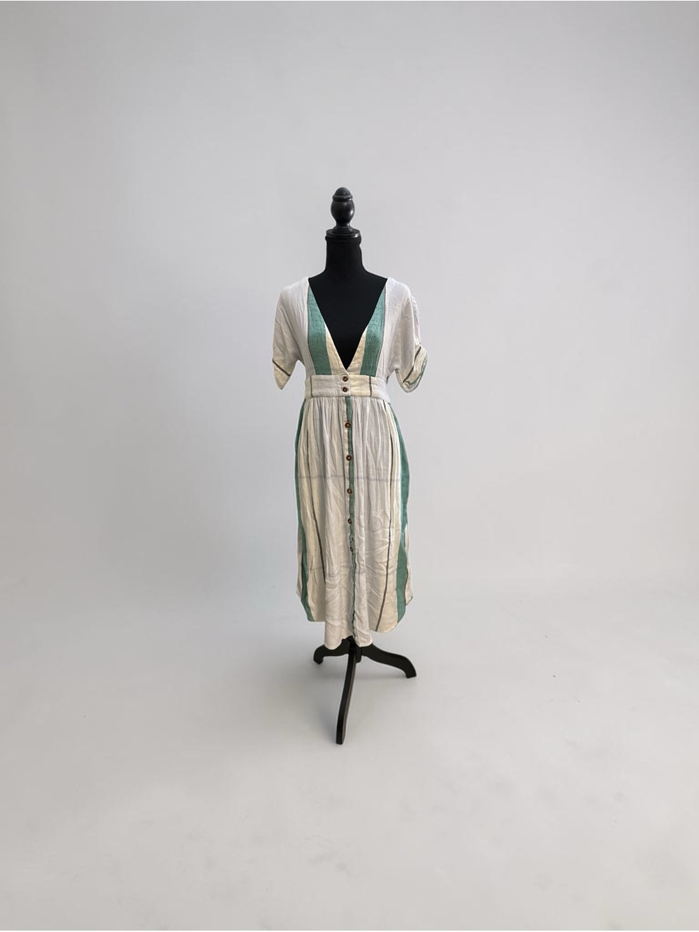 O'Neill Cream and Green V-Neck Button-Front Midi Dress